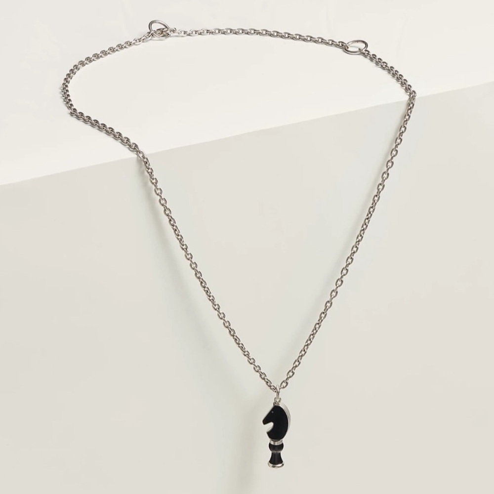 🖤 𝐇𝐄𝐑𝐌𝐄𝐒 Cavalier Necklace Silver Tone Chess Pendant 𝐫𝐚𝐫𝐞